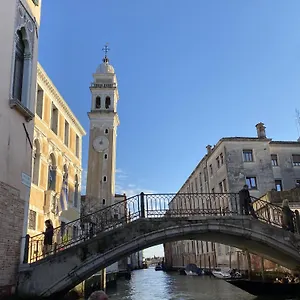  Apartment True 2 Bedrooms In The Heart Of Castello Italy